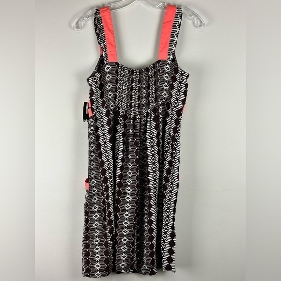 Women's Sleeveless Pattern Mini Dress w/ Pockets - Picture 5 of 7